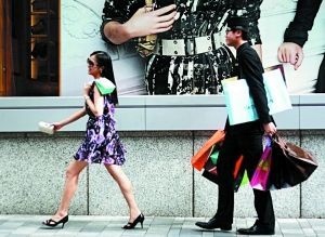 香港購(gòu)物，普遍低于平日八折